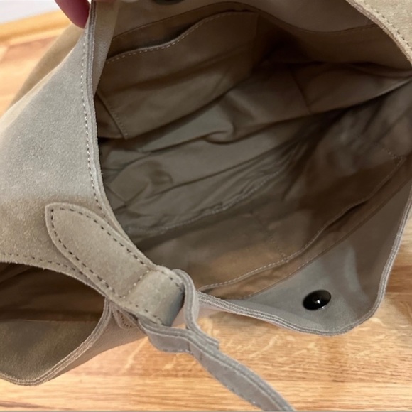 NWT M.I.L.A. Emma shoulder bag suede leather in sand color - Picture 4 of 9
